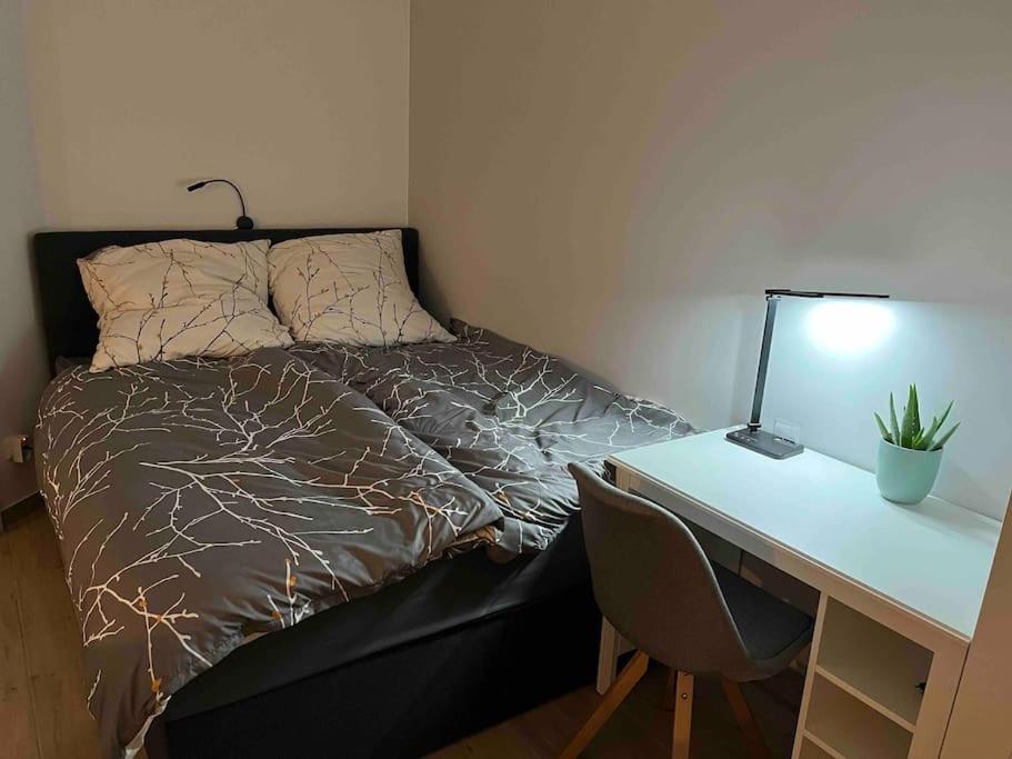 Neu Sanierte Wohnung Fuer 2-4 P 에슈베게 외부 사진