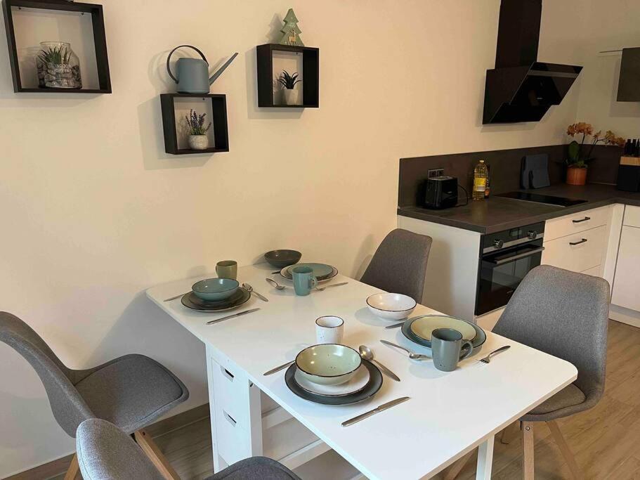 Neu Sanierte Wohnung Fuer 2-4 P 에슈베게 외부 사진