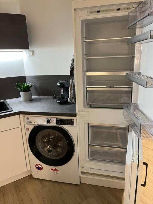 Neu Sanierte Wohnung Fuer 2-4 P 에슈베게 외부 사진